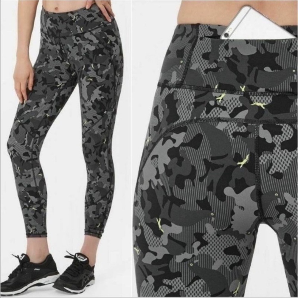 Sweaty Betty The Power Camo Pigeon
Print 7/8 Leggings Small